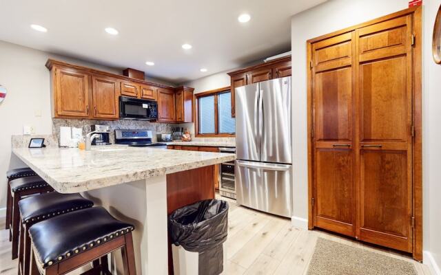 Mammoth Pines #02 - Year-round Activities!