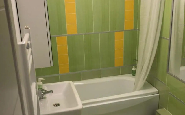 Green Apartment 6