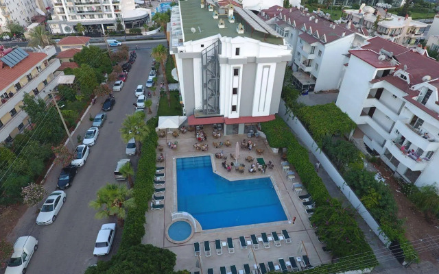 Aryes Deluxe Hotel