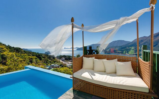 Geoje Mr. Jun Pool Villa
