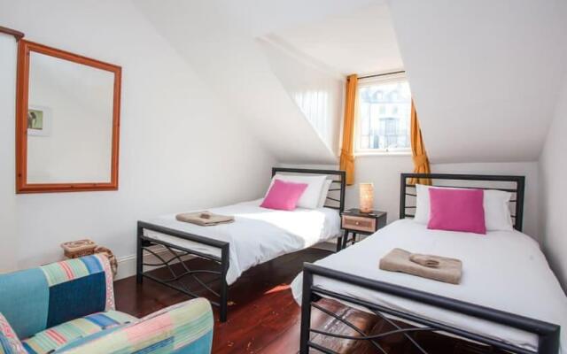 Large House, sleeps 10 with incredible sea views