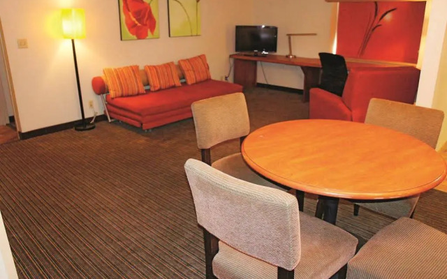 Magnolia Inn and Suites