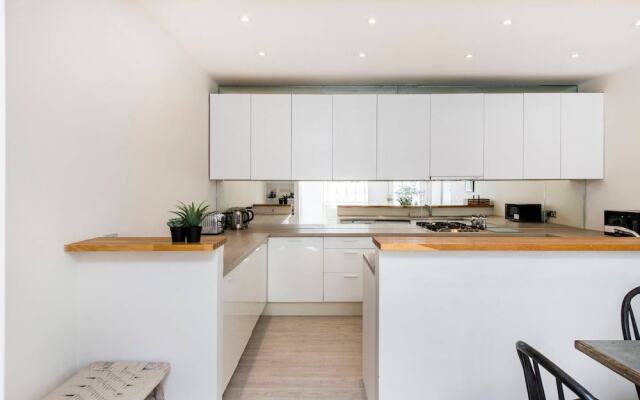 Divine 3 Bed Mews-house Battersea