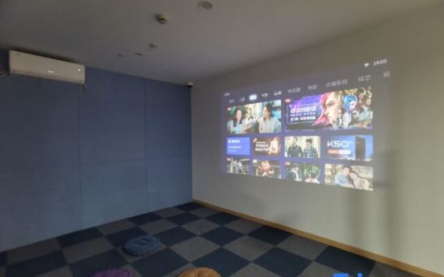 STAR HOTEL (Shanghai Hongqiao Weining Road Subway Station)