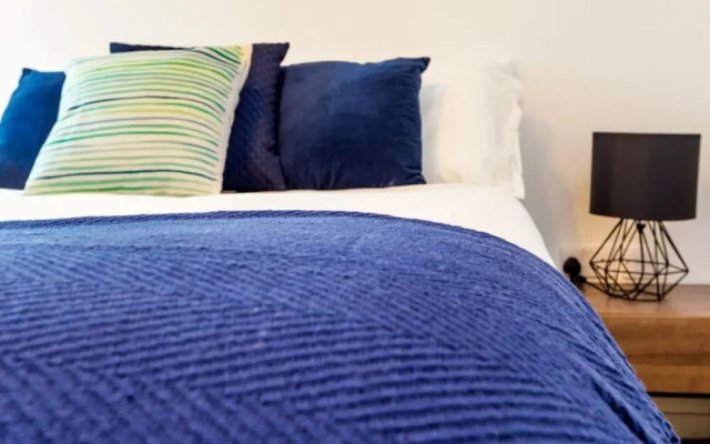 The Cliffside Loft - Distinctly Modern 3Bdr Riverside Home