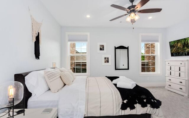 The Brownstone - 1 Block From Dtwn Square