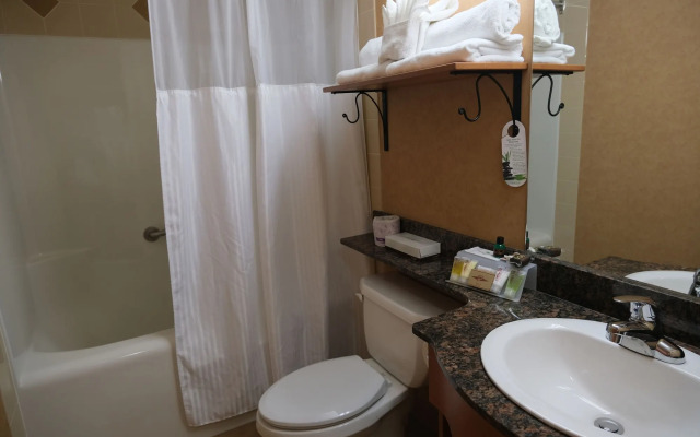 Rosslyn Inn and Suites