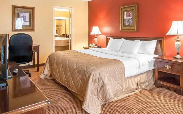 Clarion Inn & Suites University Center