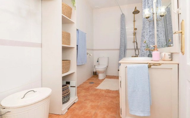 Starlight in Cadiz With 3 Bedrooms and 1 Bathrooms