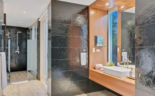 Luxurious 8-bedroom Dreamy Villa