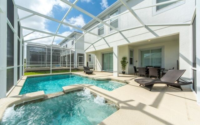 Champions Gate Luxury ! 6 Bedroom Home by RedAwning