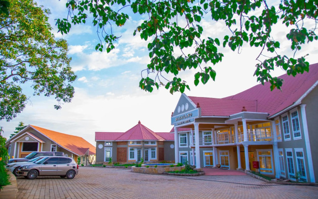 Masailand Safari & Lodge