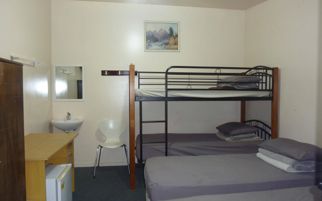 Racecourse Backpackers Hostel