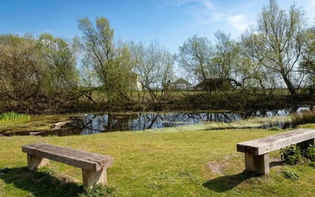 Spacious 2 bed Holiday Home Entertainment on Site