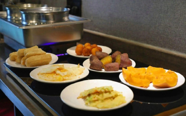 Elegance Life Hotel (Shanghai Jiangsu Road Metro Station)