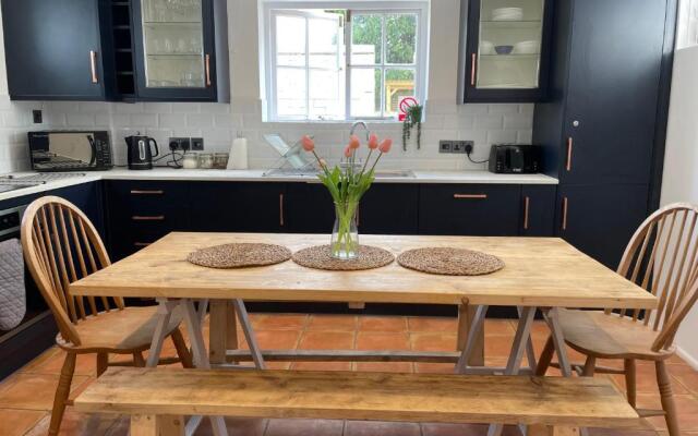 NomiHomes-Otis House-Free Parking x 2-Central -10ppl