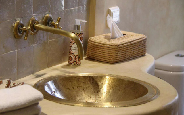 Riad Emberiza Sahari