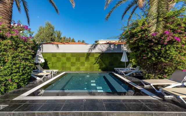 White City Beach - Adults Only