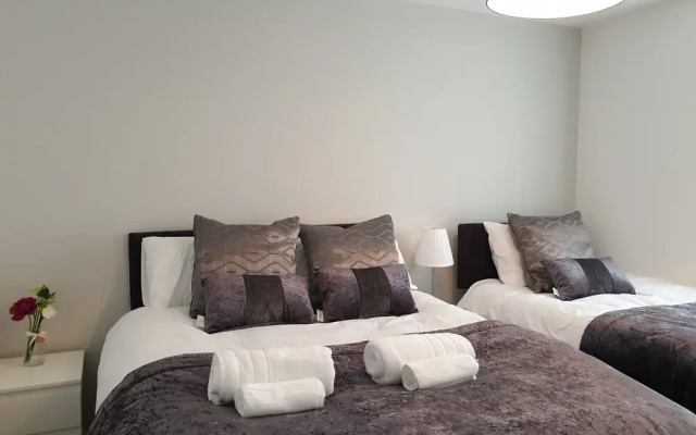 Liverpool Short Stay-Belmont Suite