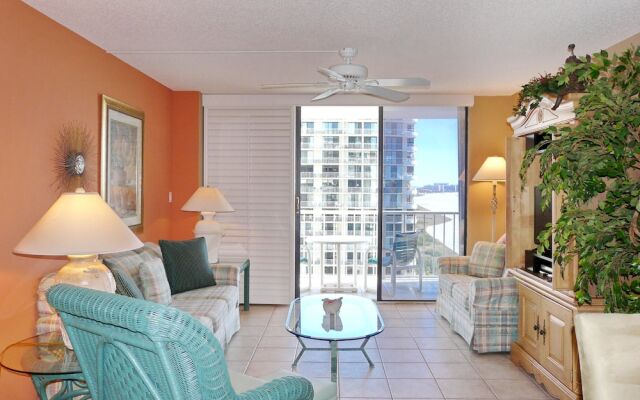 Alluring Beachfront Condo With Pool and Ocean Views