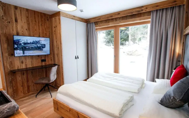 Luxury Chalet Pinzgauer Almhutte in Konigsleiten