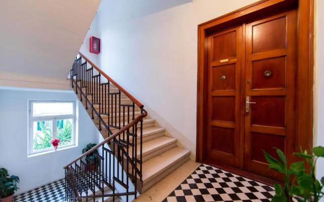 Miss. Monroe Apartment