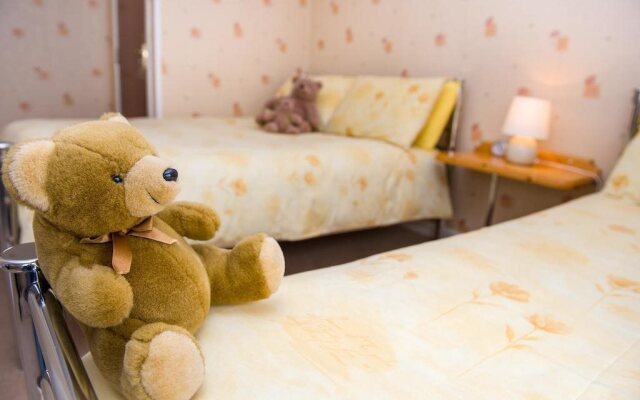 All Seasons Gatwick Guest House