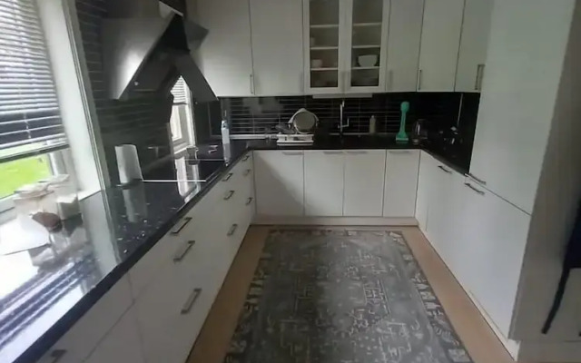 Arctic Paradise - 4 Bedroom Apartment in Tromso