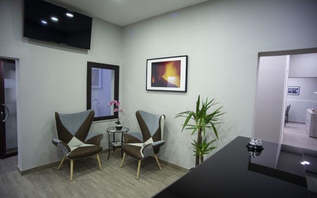 Re Carlo Rooms