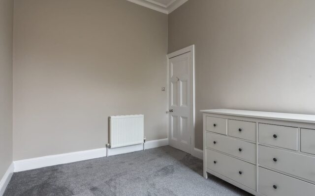 Sleek and Modern 2BR Home Near City Centre