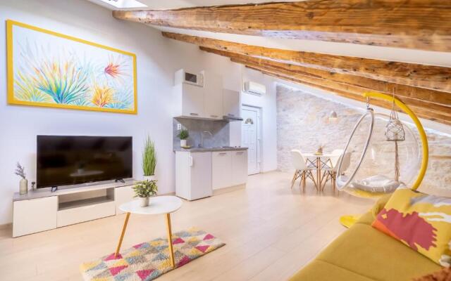 Fran Center Apartments (Square)