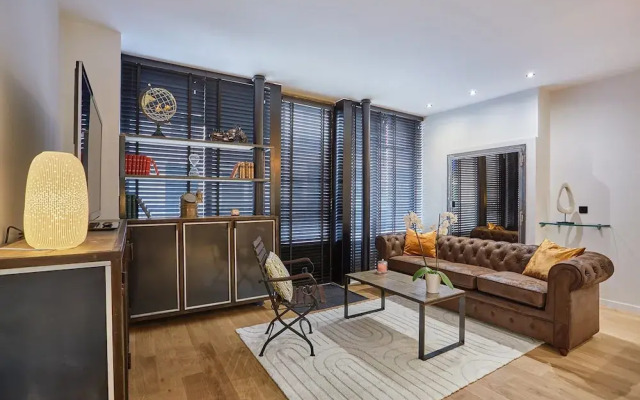 Apartment in the Center of Paris by Studioprestige