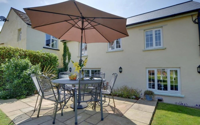 Comfortable Holiday Home in Croyde with Hot Tub