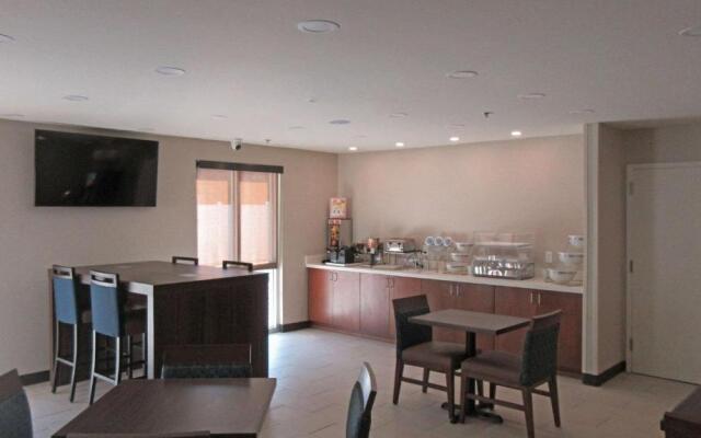 Comfort Inn & Suites