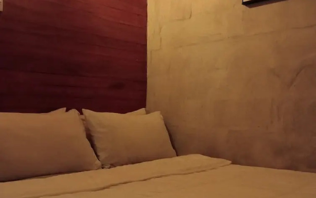 The 1975 Hotel Empire