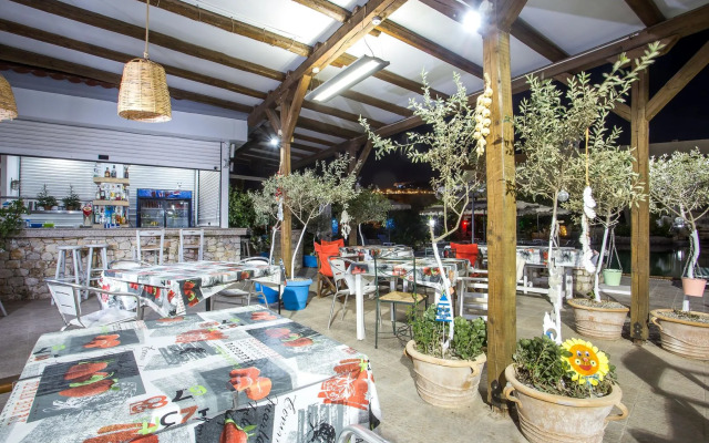 Vickys Studios Faliraki
