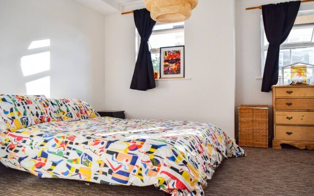 Hip 2 Bedroom Flat Near Peckham High Street