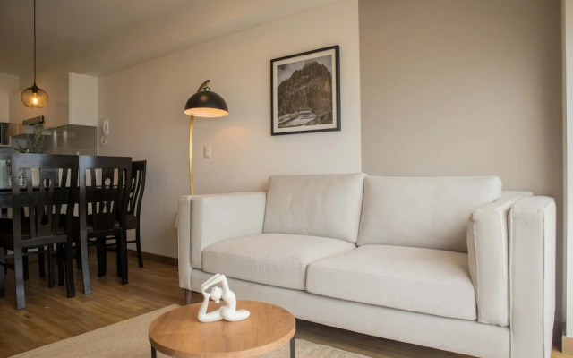 w Beautiful 3BR w Balcony in San Isidro