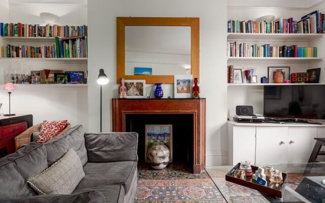 Light And Comfortable Hammersmith Home Ssq
