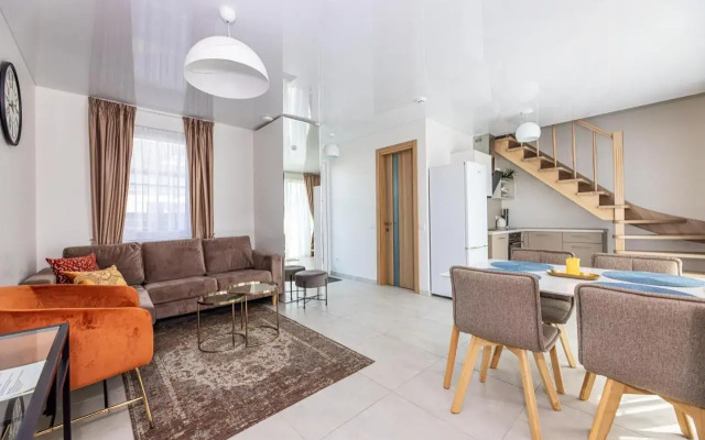 Bright 2bedroom home @terrace+parking, by Cohost