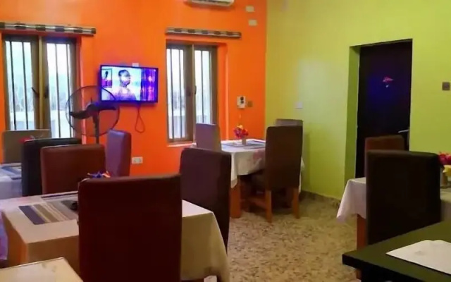 Side View Hotel