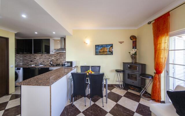 B47 - Walkway Beach View Apartment