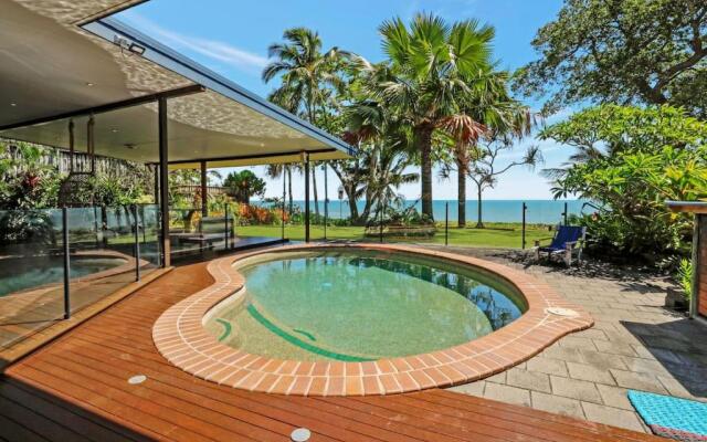 Absolute Beachfront House with Private Pool