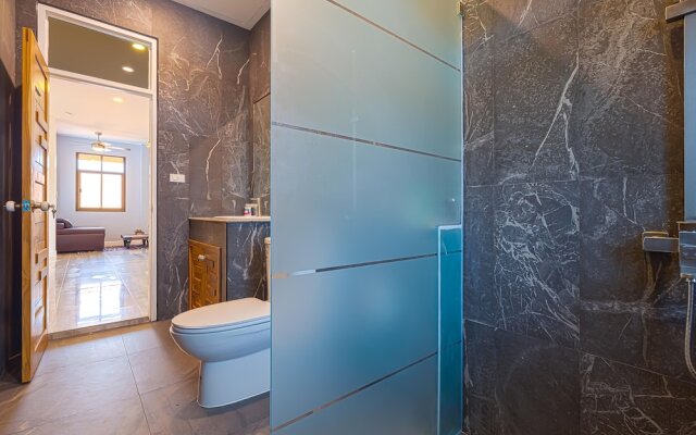 Pool villa  4 BR walking to Beach HV