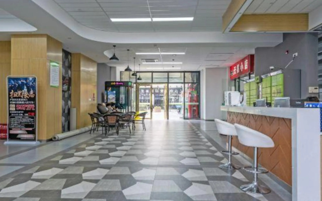 Dream Aijia Hotel (Hangzhou Linping Yintai subway station store)