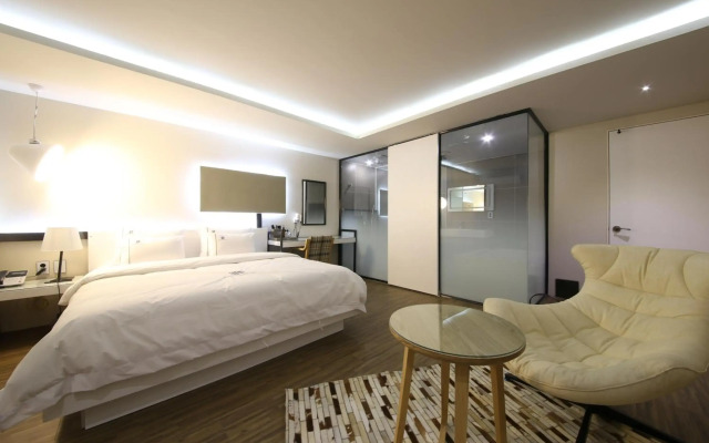 Avenue Hotel