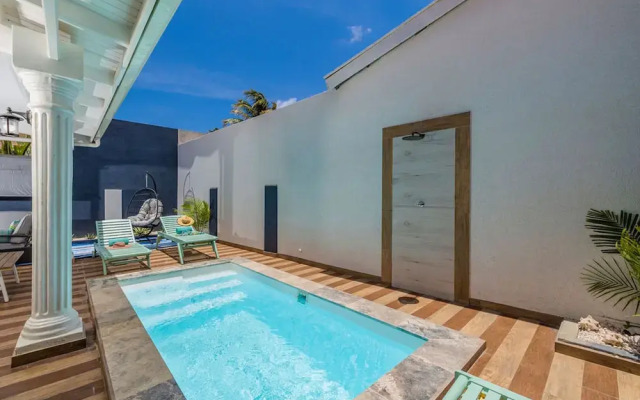 Renovated 4br2ba w Private Pool in Prime Location