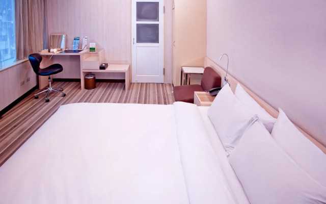 Yomi Hotel - MRT Shuanglian Station