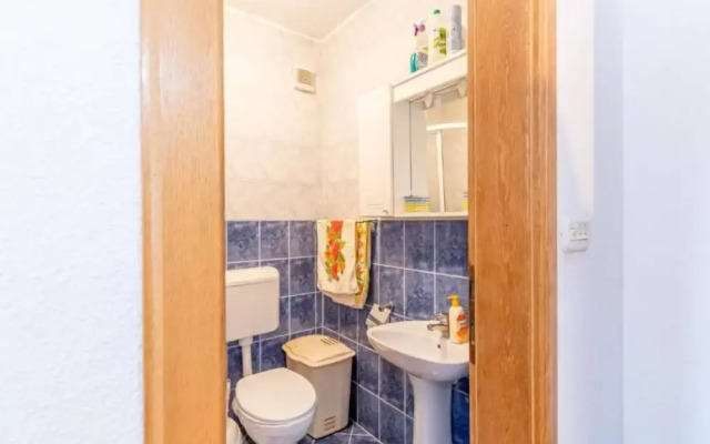 Charming and Cozy Okrug Gornji Apartment With Balcony