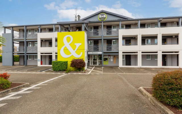 B&B HOTEL CHARTRES Le Forum (1)